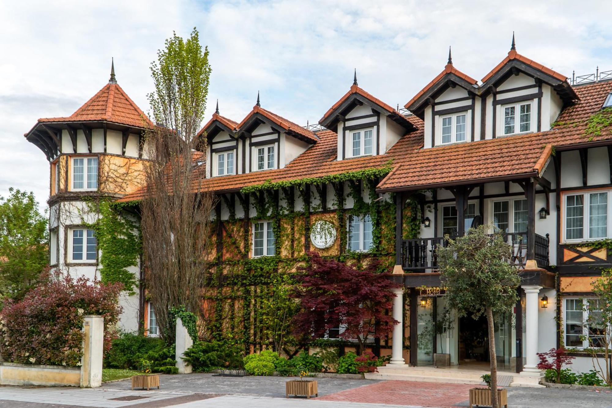 Hotel Torres De Somo Exterior photo